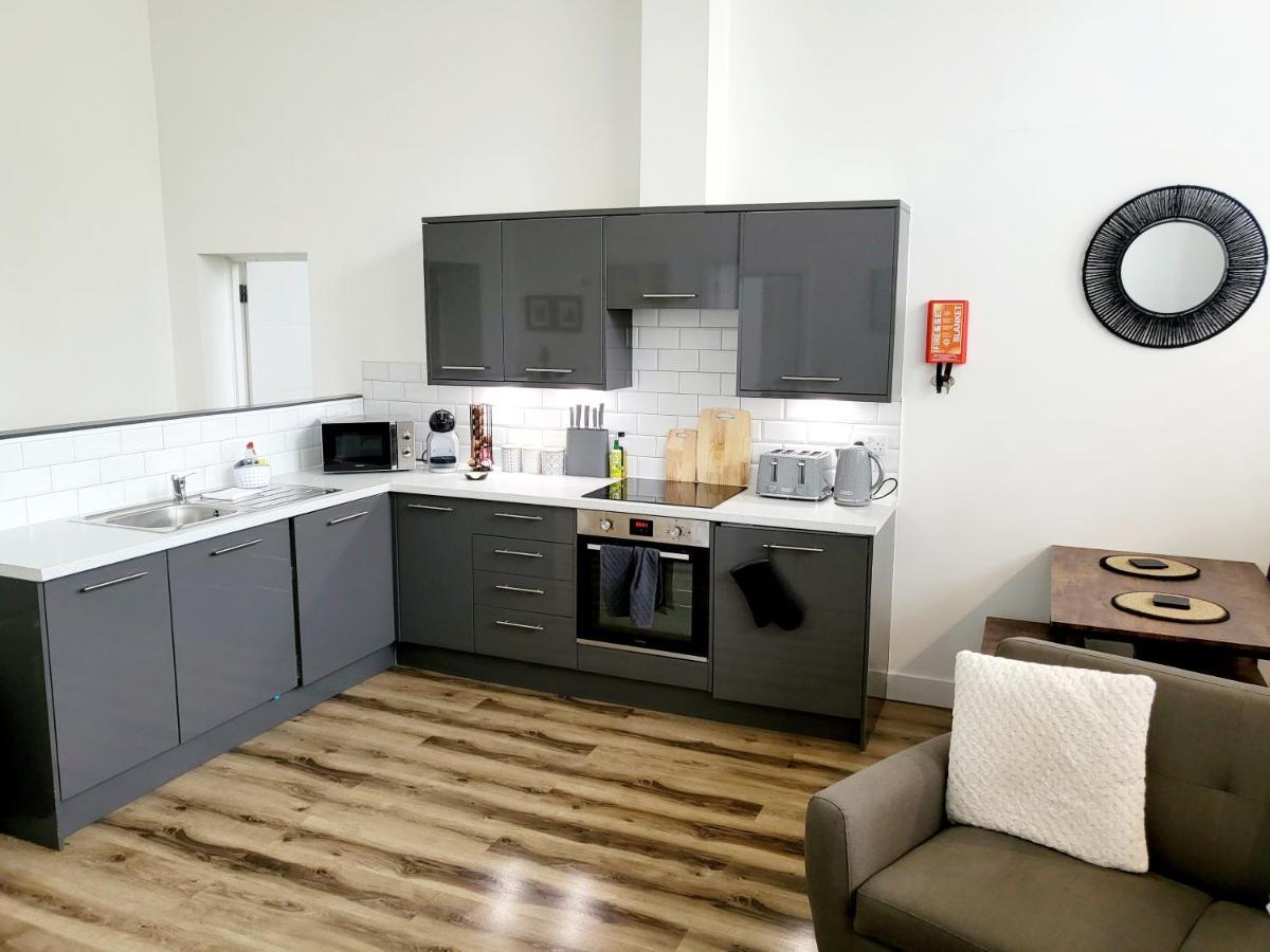 Burkhardt Hall- Parking Included- Sleeps 4 Appartement Swindon Buitenkant foto