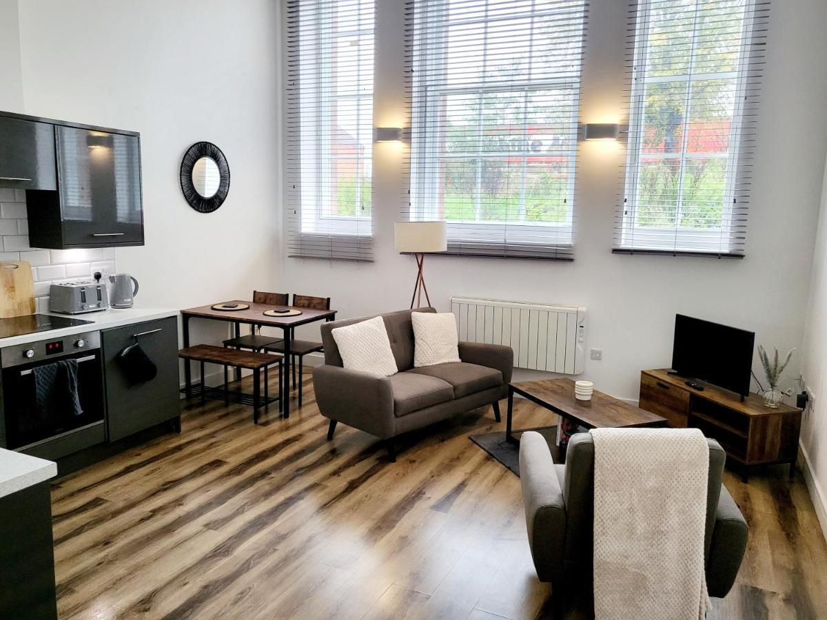 Burkhardt Hall- Parking Included- Sleeps 4 Appartement Swindon Buitenkant foto